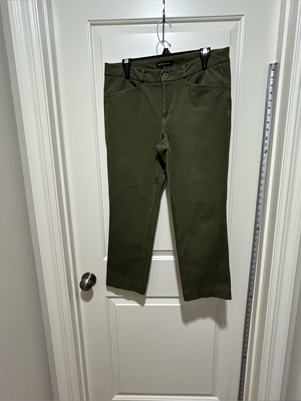 Banana Republic women’s size 8 Olive Green Straight-Leg Stretch Jeans LIKE NEW